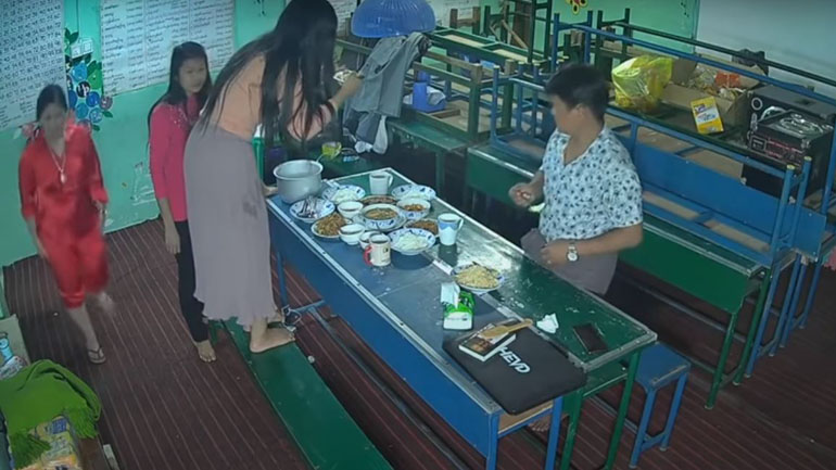 Πώς να ΜΗΝ βγάλετε φωτογραφία το οικογενειακό τραπέζι